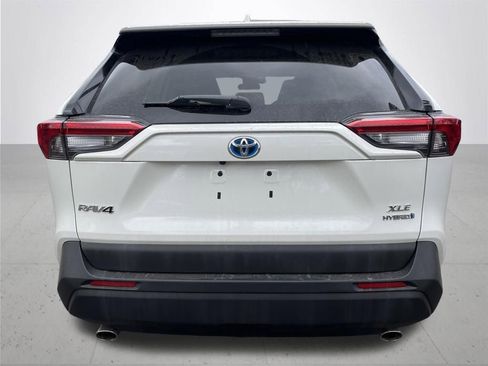 Used 2021 Toyota RAV4 XLE Premium AWD/4WD image 5