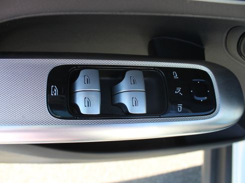 Used 2024 Mercedes-Benz GLC 300 4MATIC image 35