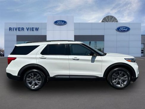 Used 2023 Ford Explorer XLT w/ Equipment Group 202A AWD/4WD image 6