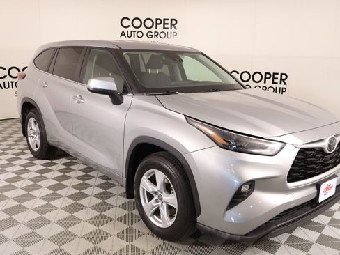Used 2023 Toyota Highlander LE image 1