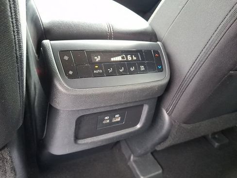 Used 2024 Nissan Pathfinder SV FWD image 12