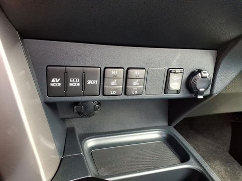 Used 2017 Toyota RAV4 Limited AWD/4WD image 29