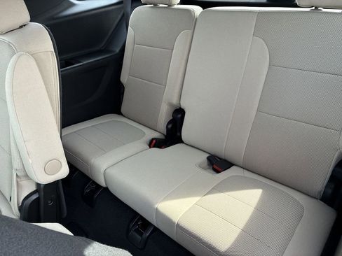 Used 2023 Chevrolet Traverse LT FWD image 20