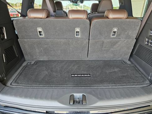 Used 2025 Nissan Armada Platinum Reserve AWD/4WD image 34
