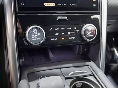 Used 2023 Land Rover Discovery Metropolitan Edition image 27