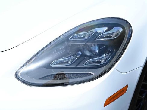 Used 2022 Porsche Panamera GTS image 9