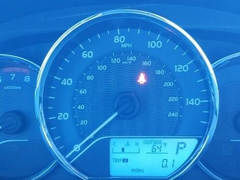 Used 2015 Toyota Corolla LE image 28