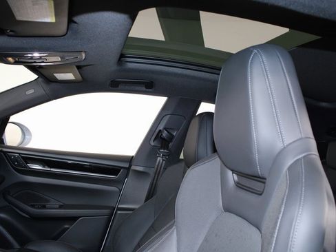 Used 2024 Porsche Macan 4 Electric image 13