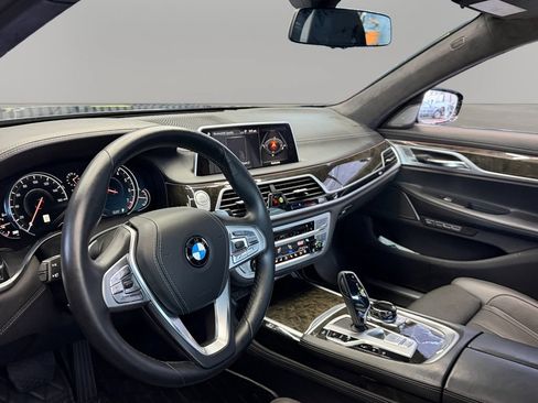 Used 2018 BMW 750i RWD image 15