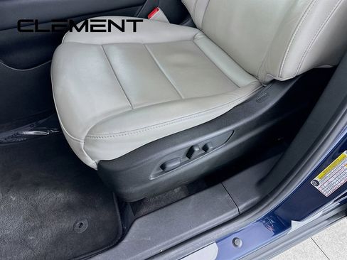 Used 2022 Cadillac XT4 Premium Luxury image 29