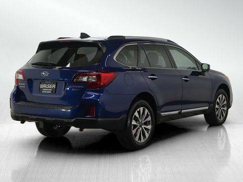 Used 2017 Subaru Outback 3.6R Touring image 5