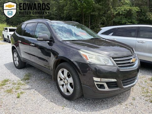 Used 2017 Chevrolet Traverse LT w/ Style and Technology Package FWD image 1