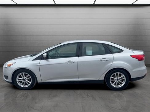 Used 2016 Ford Focus SE w/ SE Cold Weather Package image 10
