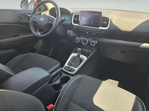 Used 2023 Hyundai Venue Limited FWD image 11