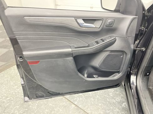 Used 2022 Ford Escape Titanium w/ Class II Trailer Tow Package image 9