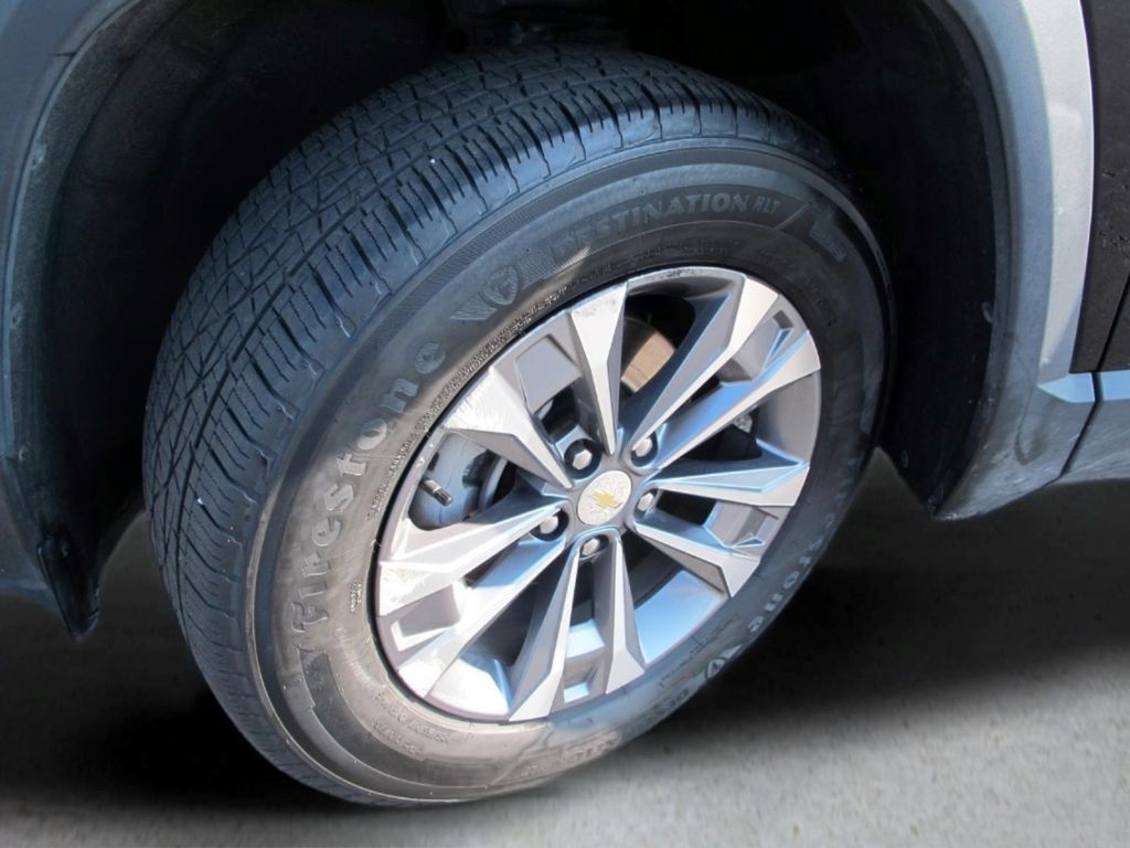Used 2026 Chevrolet Equinox LT FWD image 25