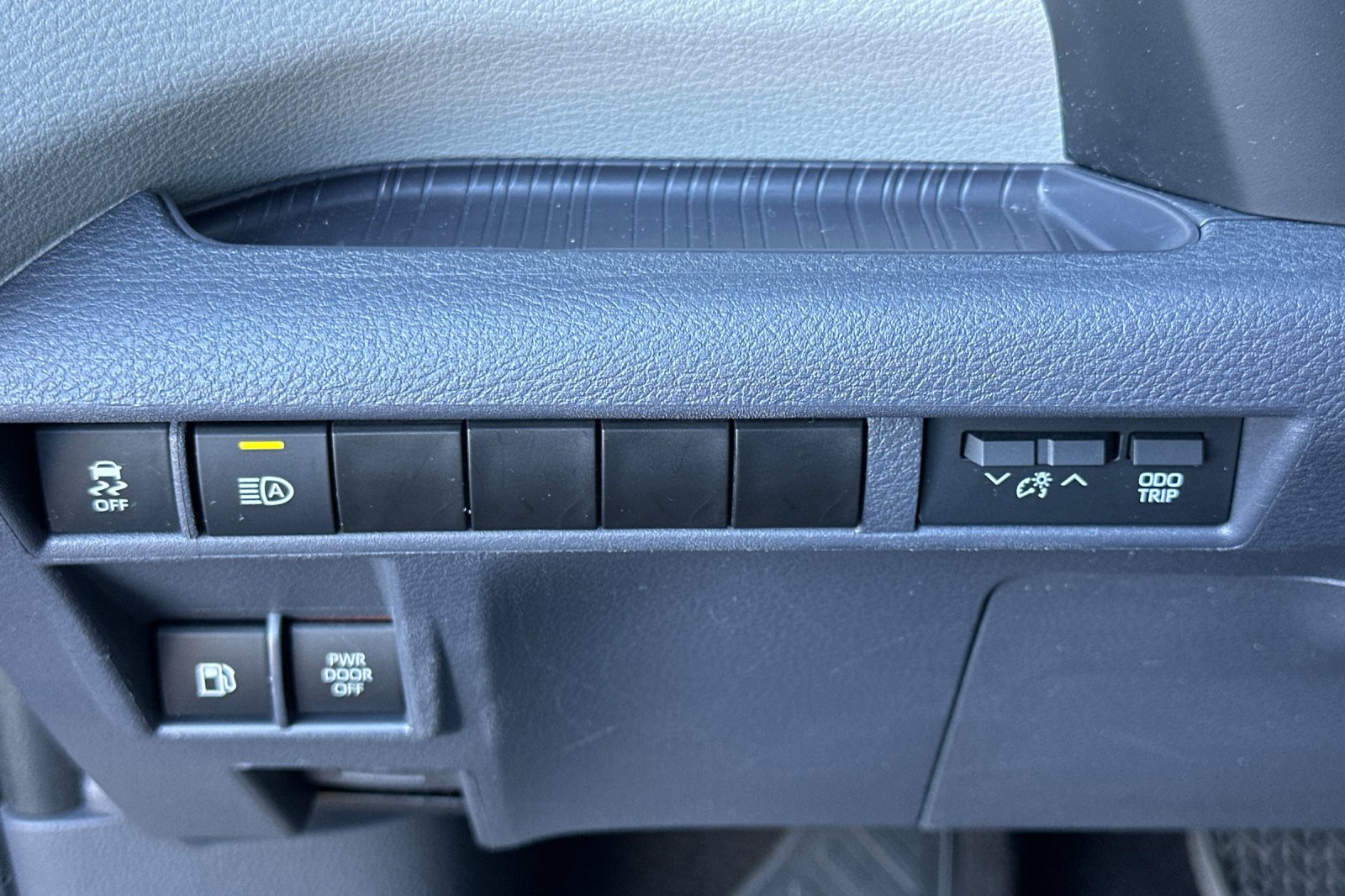 Certified 2023 Toyota Sienna XLE FWD image 33