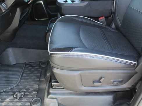 Used 2025 RAM 2500 Laramie AWD/4WD image 45
