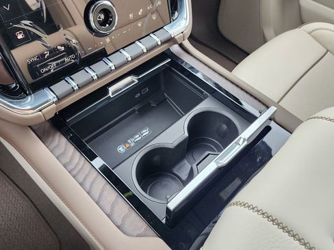 New 2026 GMC Yukon Denali w/ Denali Reserve Package AWD/4WD image 36