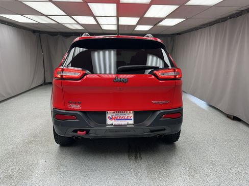 Used 2018 Jeep Cherokee Trailhawk w/ Cold Weather Group AWD/4WD image 16