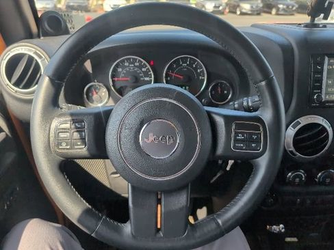 Used 2013 Jeep Wrangler Unlimited Sahara w/ Dual Top Group AWD/4WD image 15