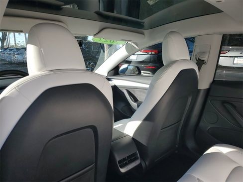 Used 2022 Tesla Model 3 Long Range image 12