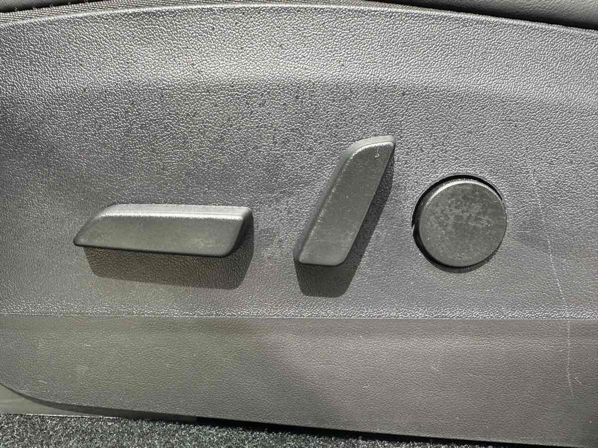 Used 2020 Tesla Model Y Performance AWD/4WD image 12