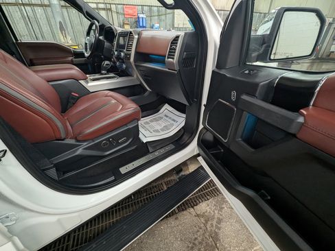 Used 2020 Ford F150 Platinum w/ Equipment Group 701A Luxury image 4