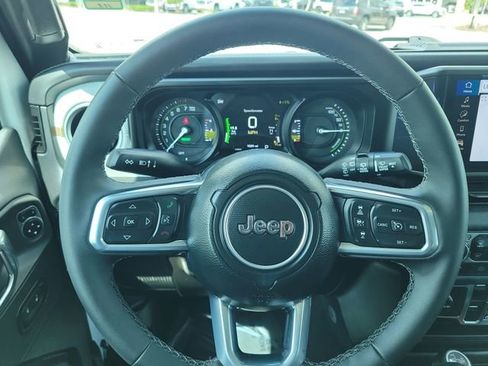 Used 2025 Jeep Wrangler Unlimited Sahara AWD/4WD image 22