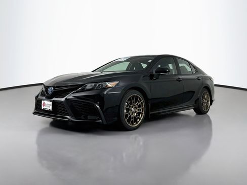 Certified 2024 Toyota Camry SE FWD image 3
