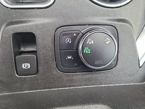 Used 2022 Chevrolet Traverse LS image 20