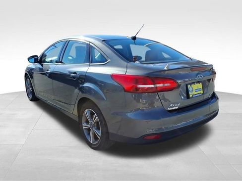 Certified 2018 Ford Focus SE w/ SE Appearance Package image 5