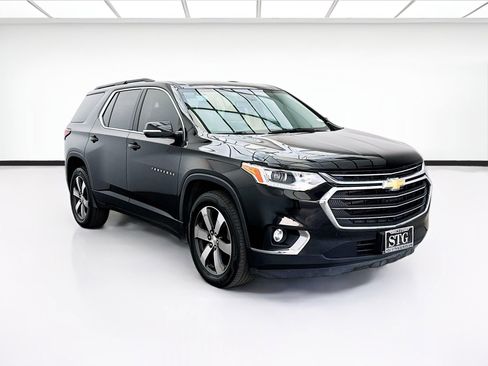 Used 2019 Chevrolet Traverse LT w/ LT Premium Package AWD/4WD image 3