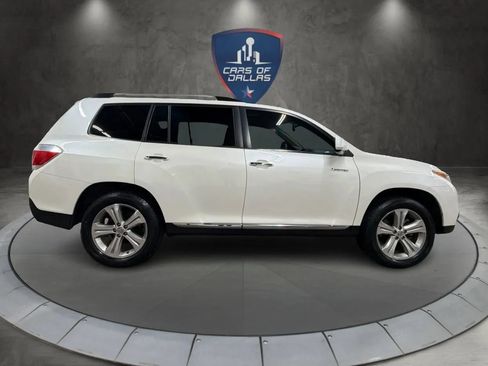 Used 2011 Toyota Highlander Limited w/ Tow Pkg FWD image 6