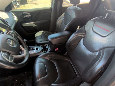 Used 2017 Jeep Cherokee Trailhawk image 14