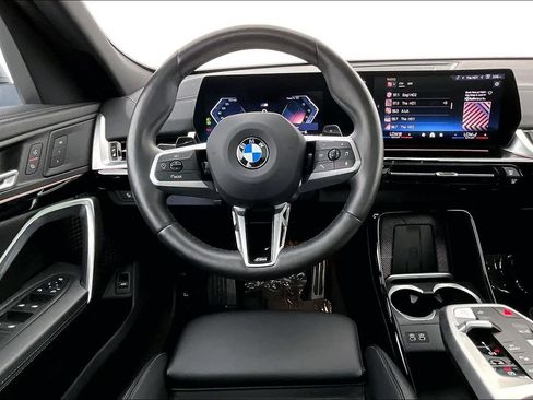 Used 2025 BMW X2 xDrive28i AWD/4WD image 6
