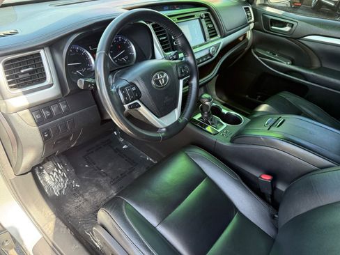 Used 2018 Toyota Highlander XLE FWD image 13