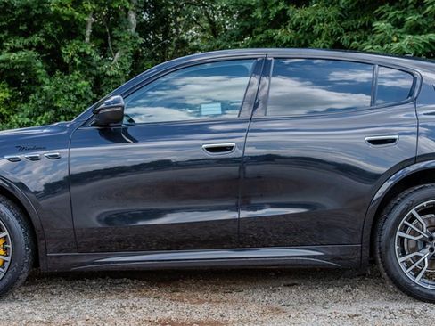 Used 2023 Maserati Grecale Modena AWD/4WD image 2