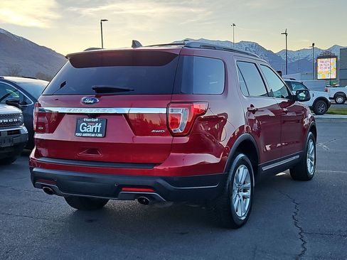 Used 2018 Ford Explorer XLT AWD/4WD image 3