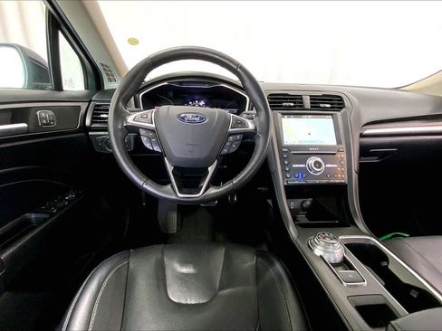 Used 2018 Ford Fusion Titanium FWD image 14