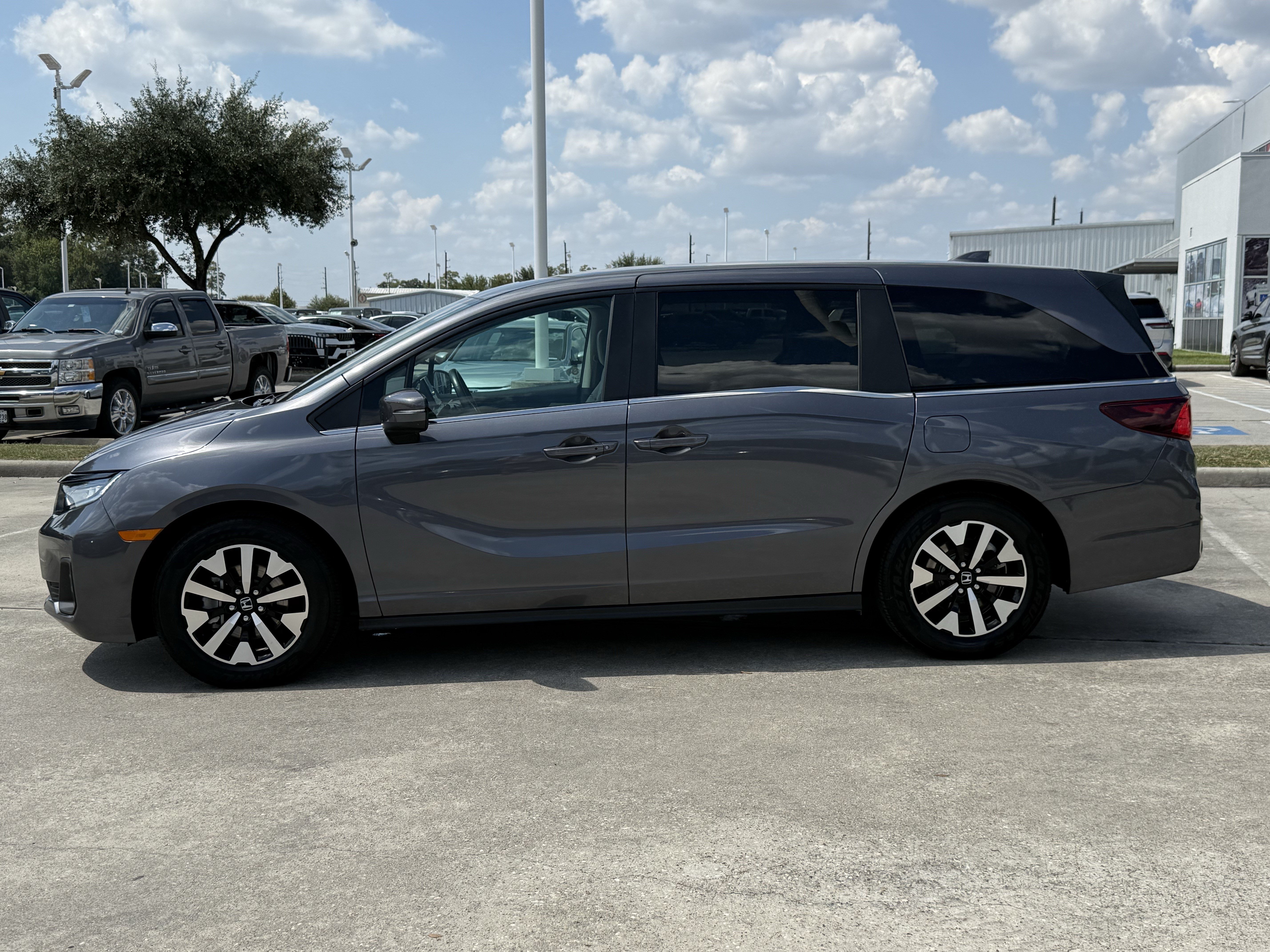 Used 2025 Honda Odyssey EX-L image 8