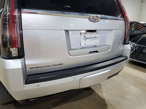 Used 2018 Cadillac Escalade Luxury RWD image 43