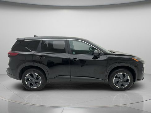 Used 2025 Nissan Rogue SV AWD/4WD image 3