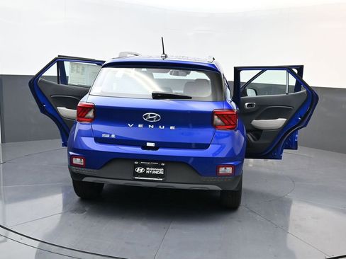 Certified 2025 Hyundai Venue SEL image 31