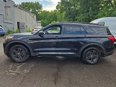 Used 2021 Ford Explorer XLT w/ Equipment Group 202A AWD/4WD image 9