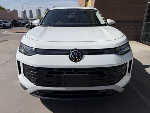 Used 2025 Volkswagen Tiguan SE w/ Panoramic Sunroof Package AWD/4WD image 10
