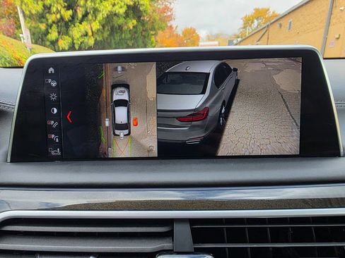 Used 2019 BMW 750i xDrive w/ Executive Package image 30