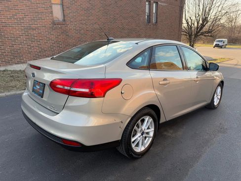 Used 2015 Ford Focus SE image 3