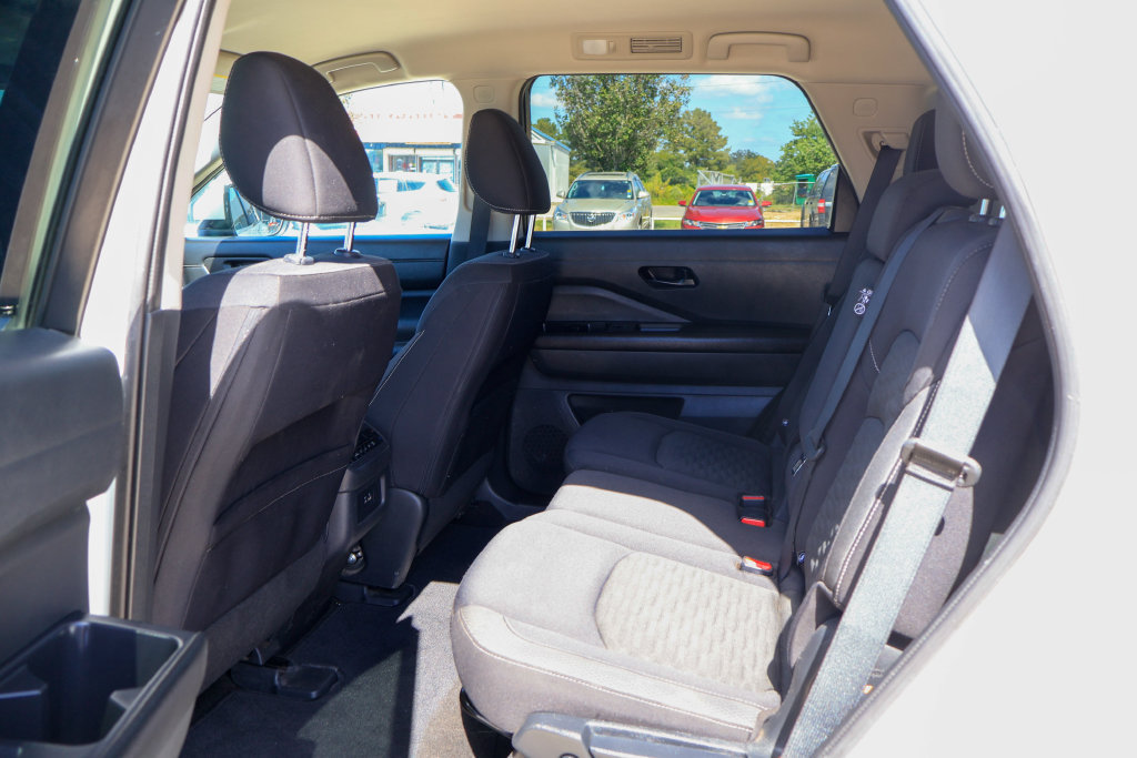Used 2024 Nissan Pathfinder SV FWD image 9