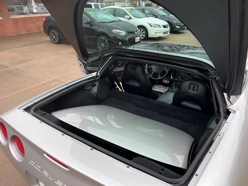 Used 2004 Chevrolet Corvette Coupe w/ Roof Package image 25